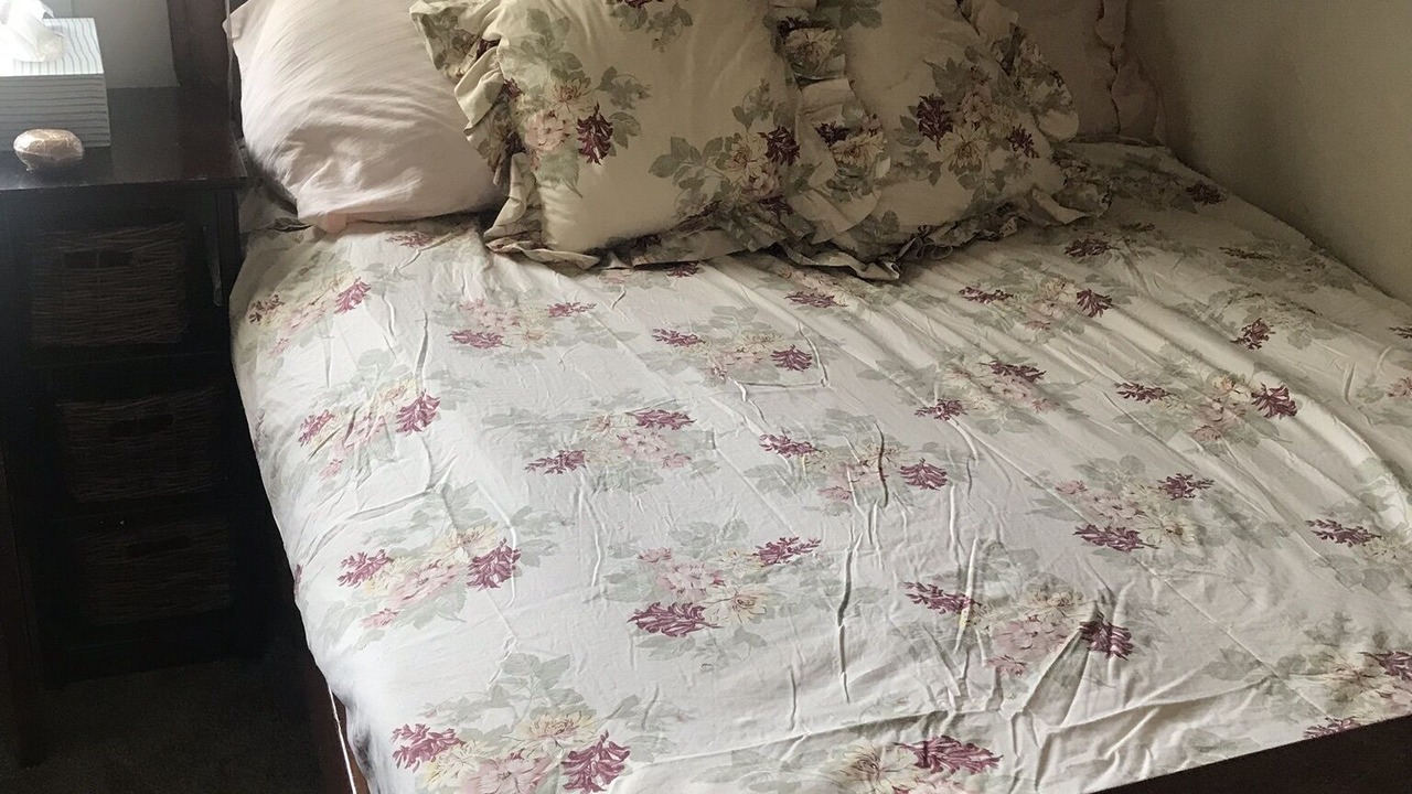 Photo of Bedroom in Oak Manor