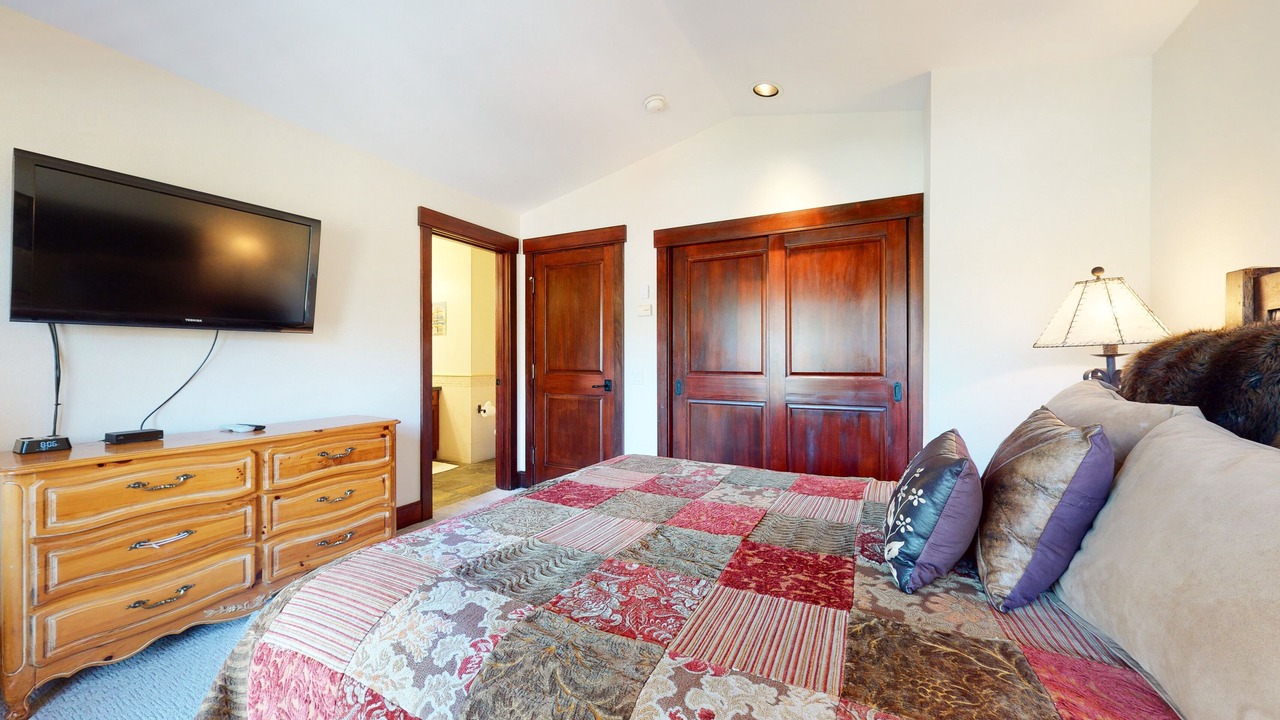 Photo of Bedroom in Mammoth Lakes