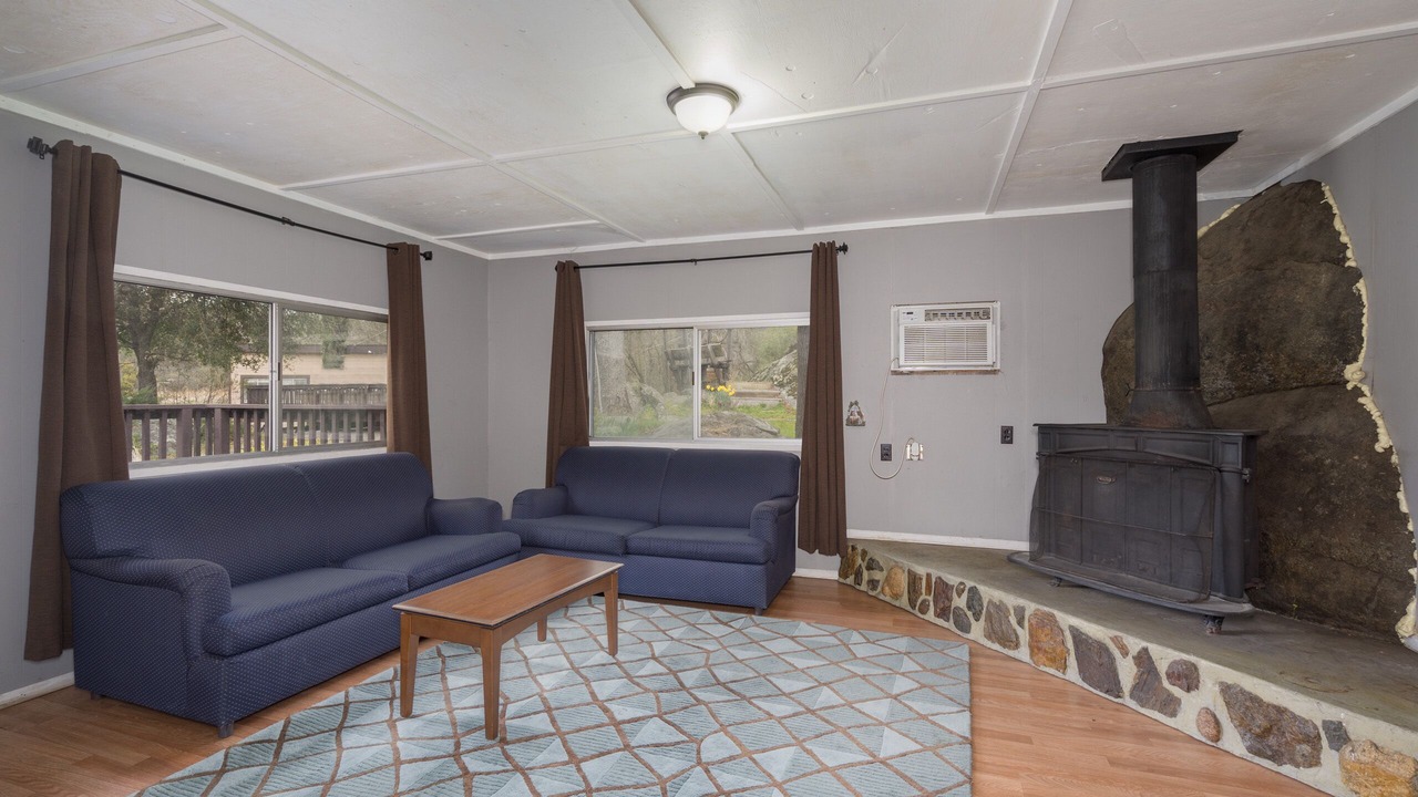 Photo of Livingroom in Oakhurst