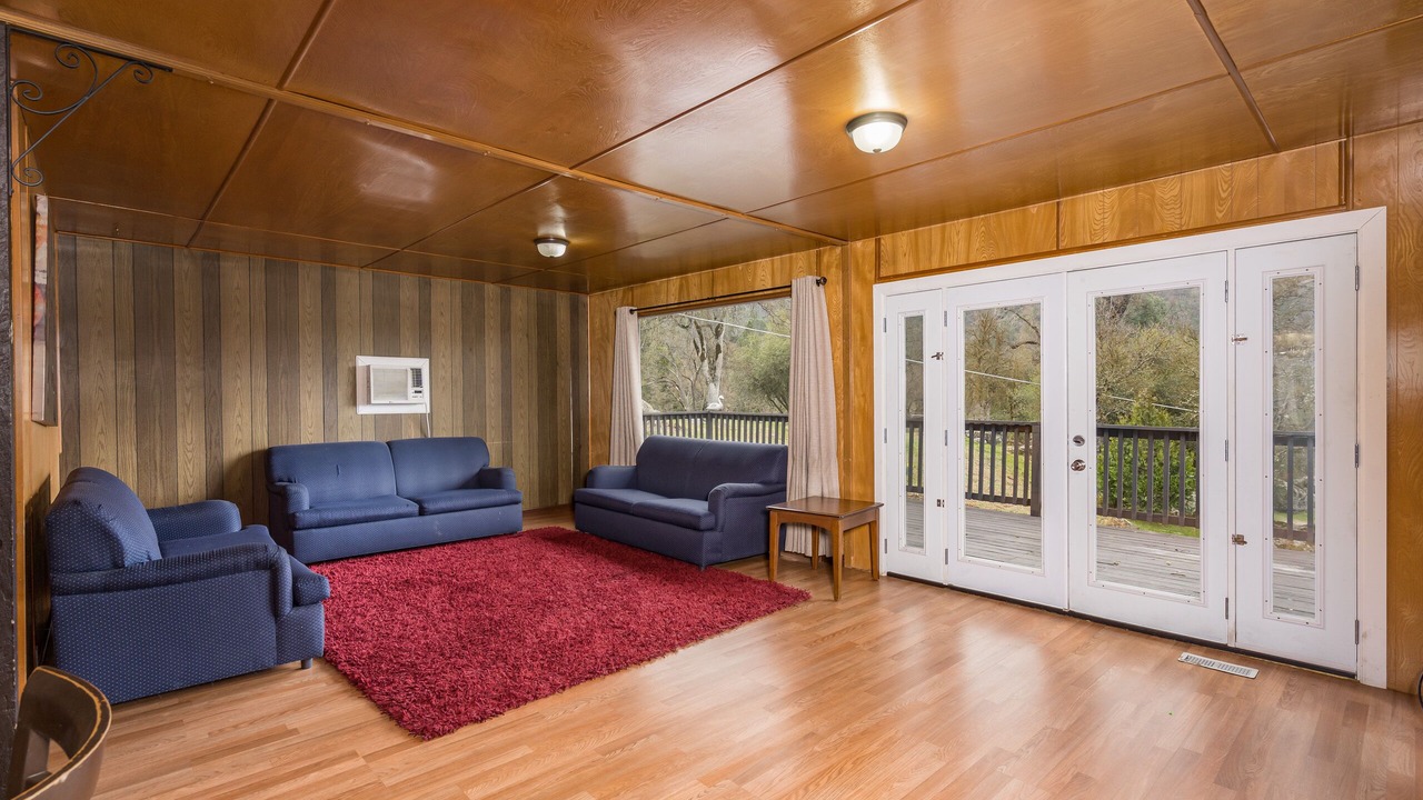 Photo of Livingroom in Oakhurst