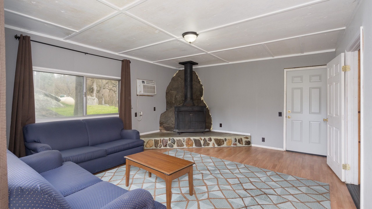 Photo of Livingroom in Oakhurst