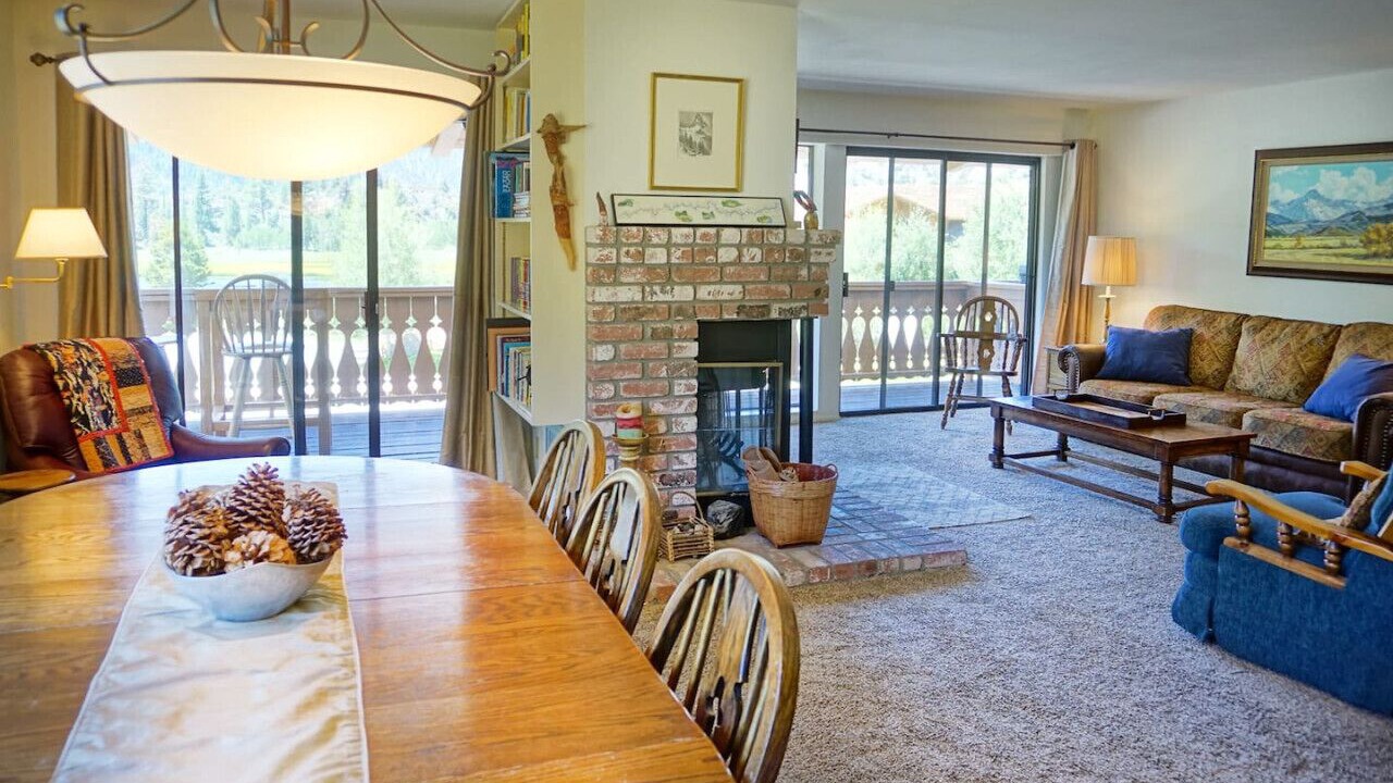Photo of Livingroom in June Lake
