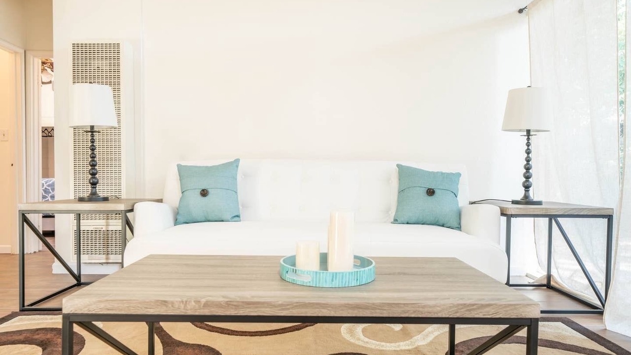 Photo of Livingroom in Central Davis