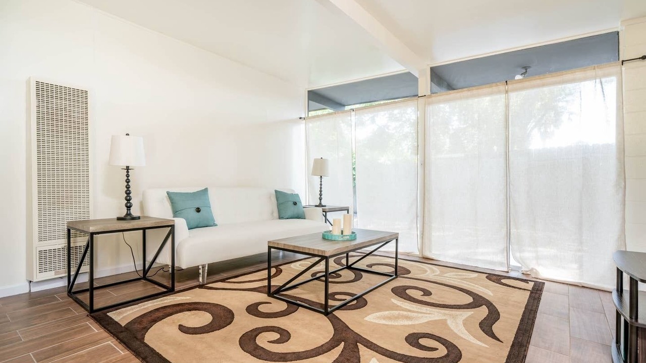 Photo of Livingroom in Central Davis