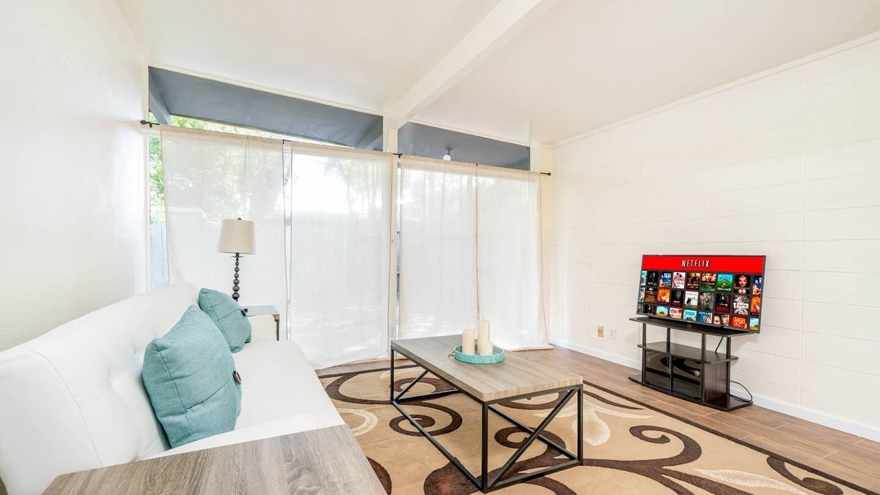 Photo of Livingroom in Central Davis