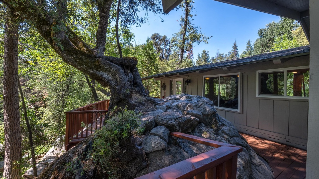 Photo of Patio Balcony in Yosemite Forks