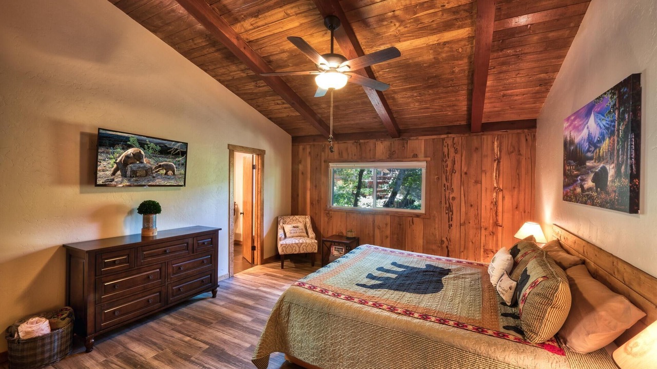 Photo of Bedroom in Yosemite Forks