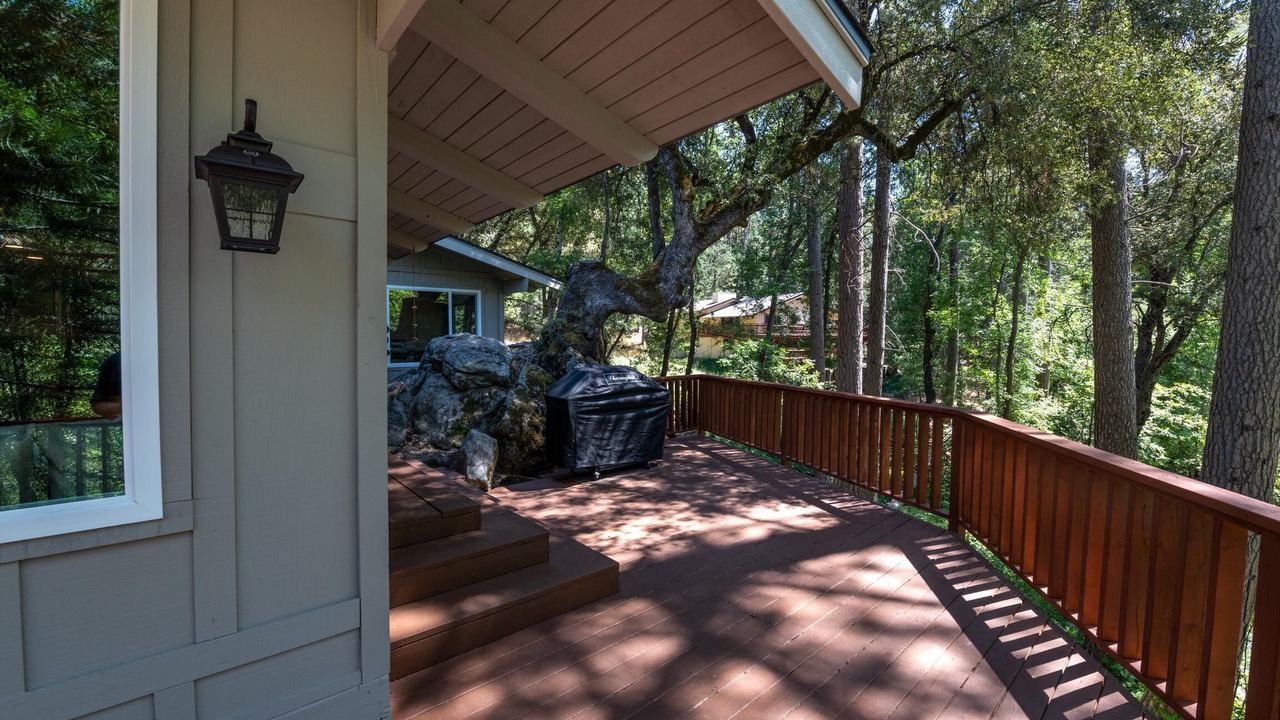 Photo of Patio Balcony in Yosemite Forks