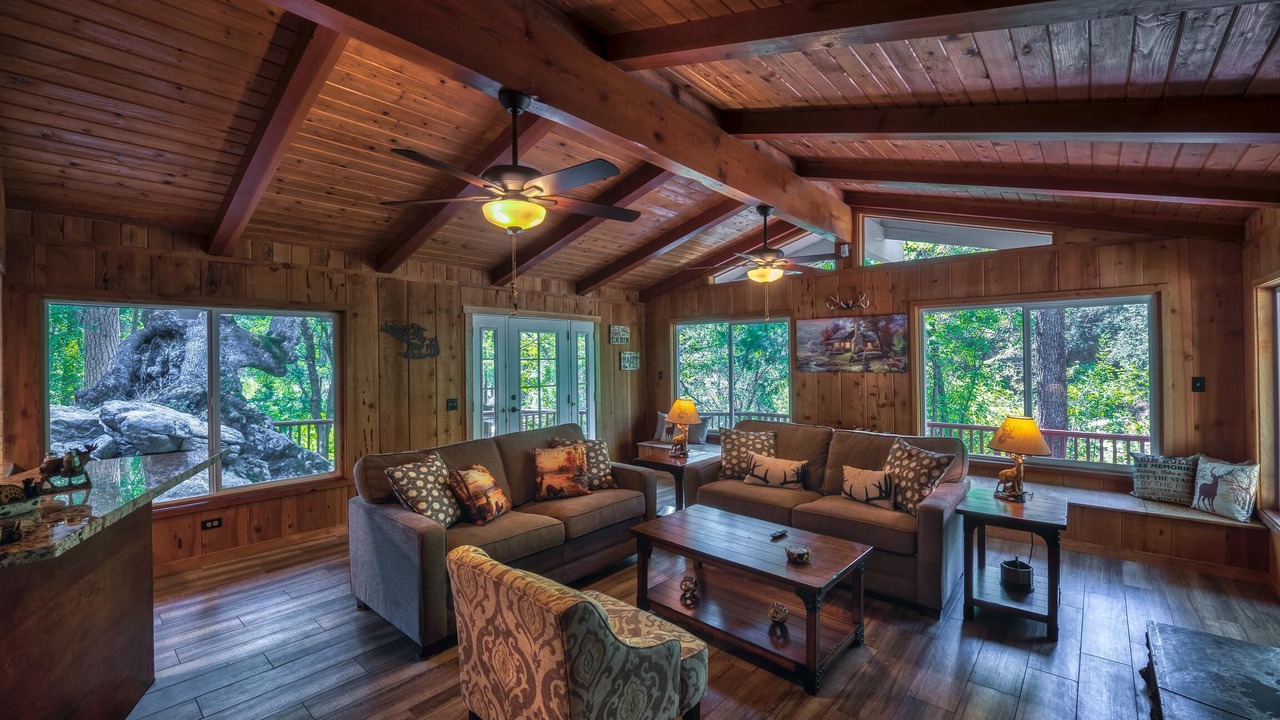 Photo of Livingroom in Yosemite Forks