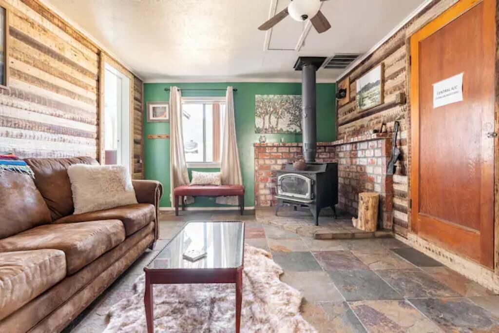 Photo of Livingroom in Lone Pine