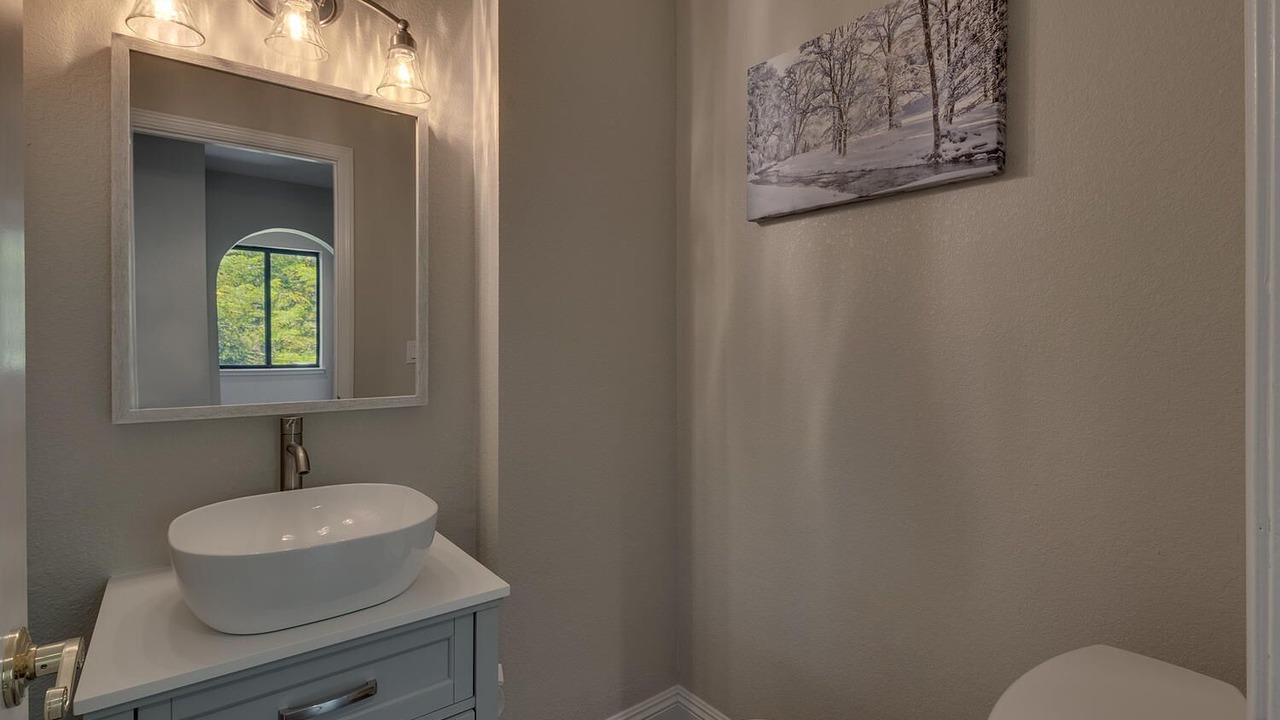 Photo of Bedroom in Country Club Estates