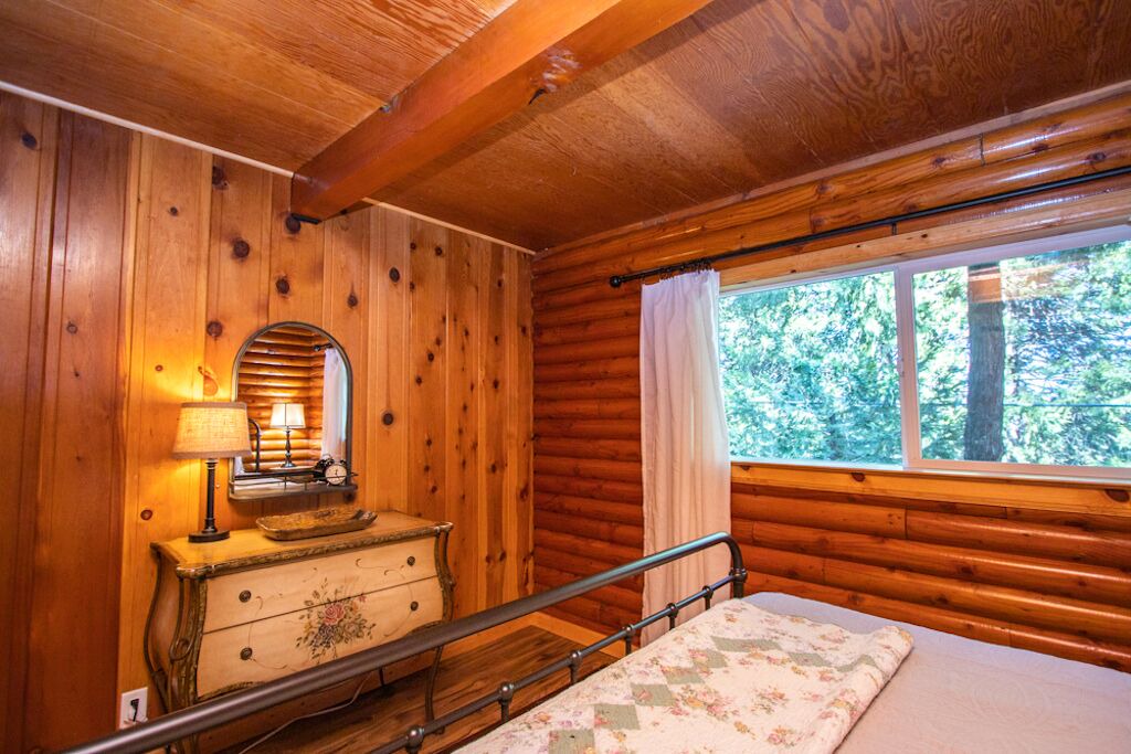 Photo of Bedroom in Mi-Wuk Village