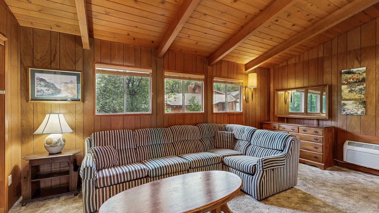 Photo of Livingroom in Groveland