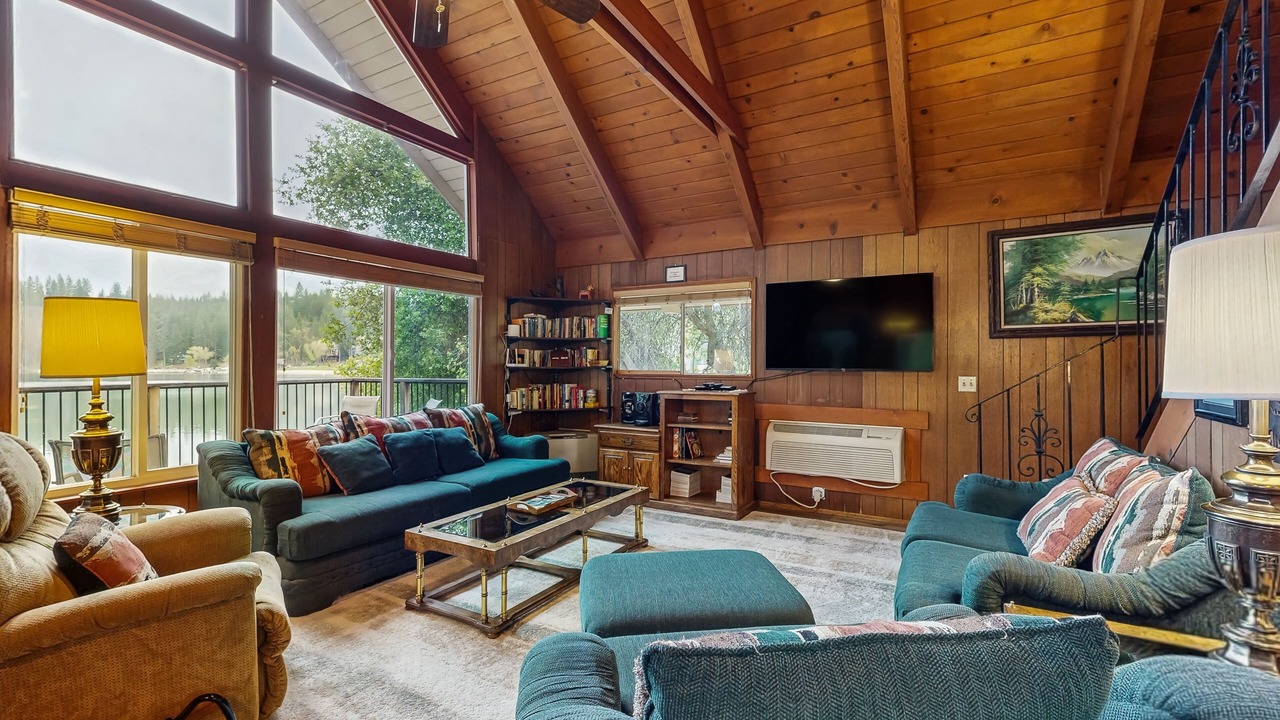 Photo of Livingroom in Groveland