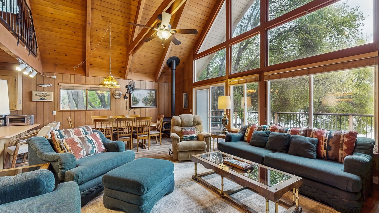 Photo of Livingroom in Groveland