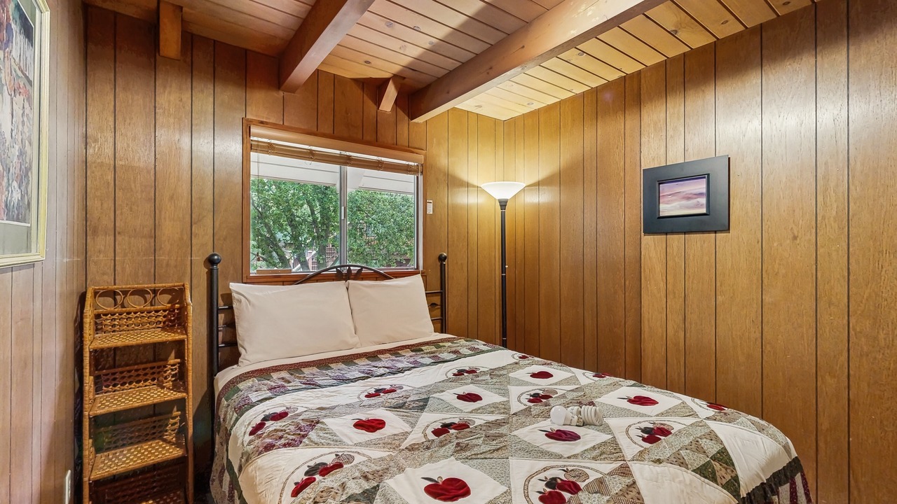 Photo of Bedroom in Groveland