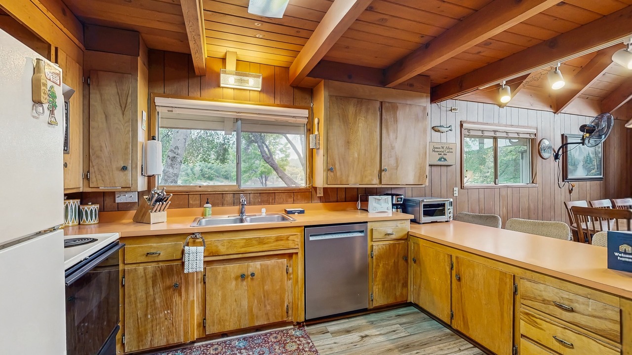 Photo of Kitchen in Groveland