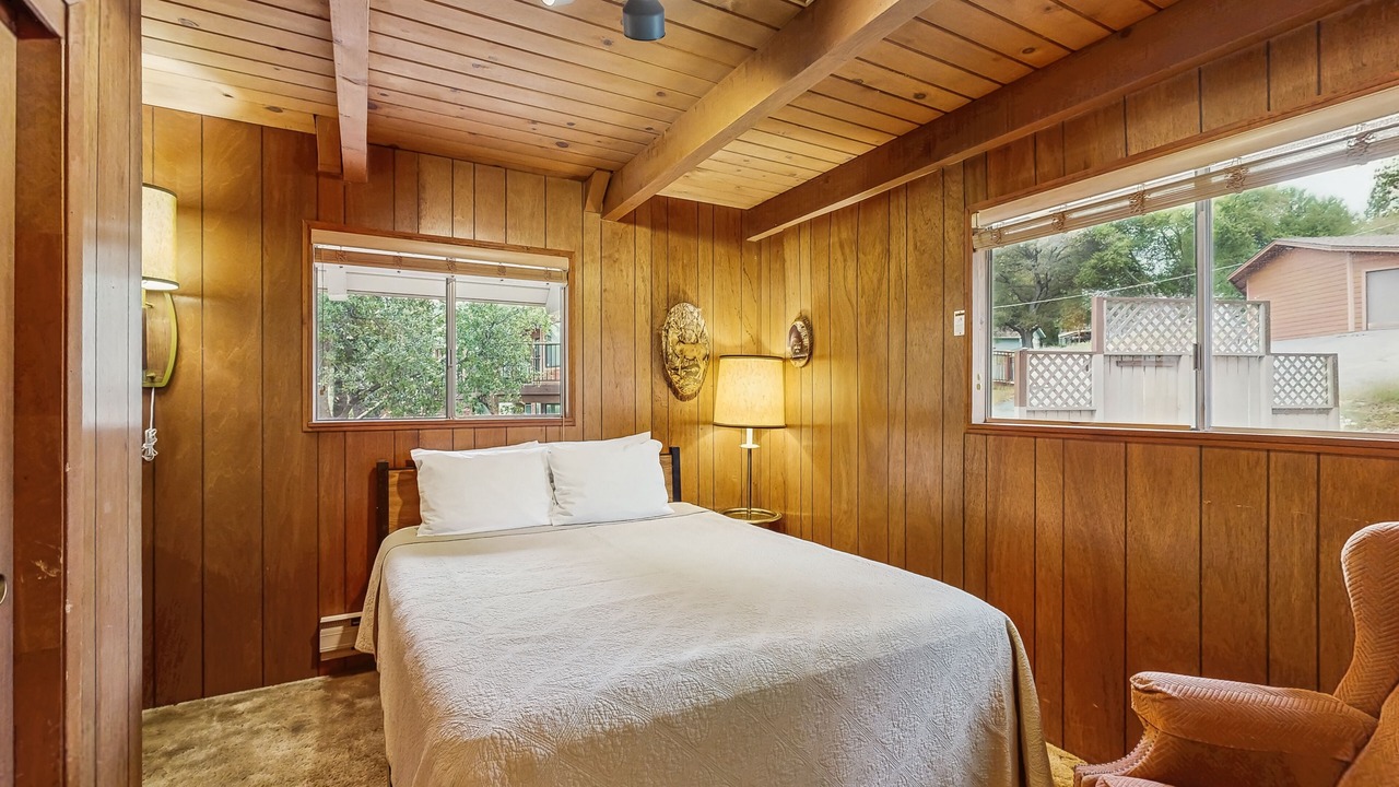 Photo of Bedroom in Groveland