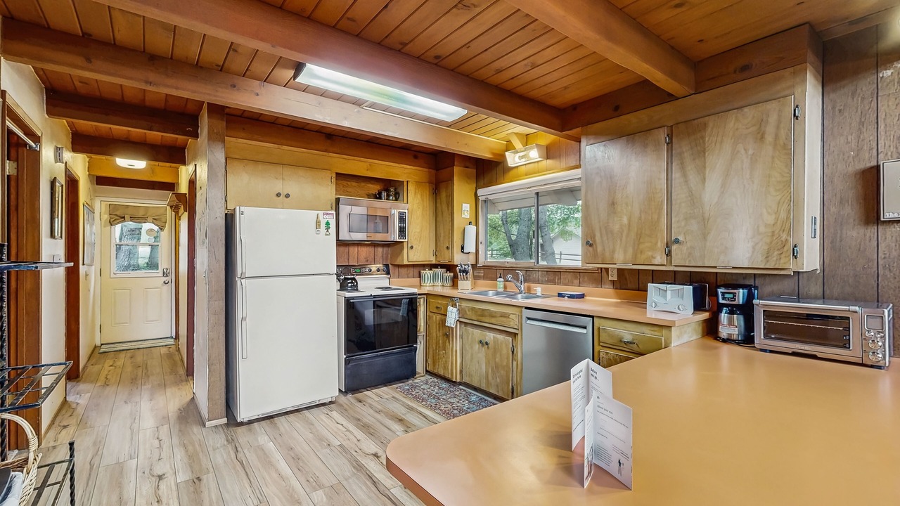 Photo of Kitchen in Groveland