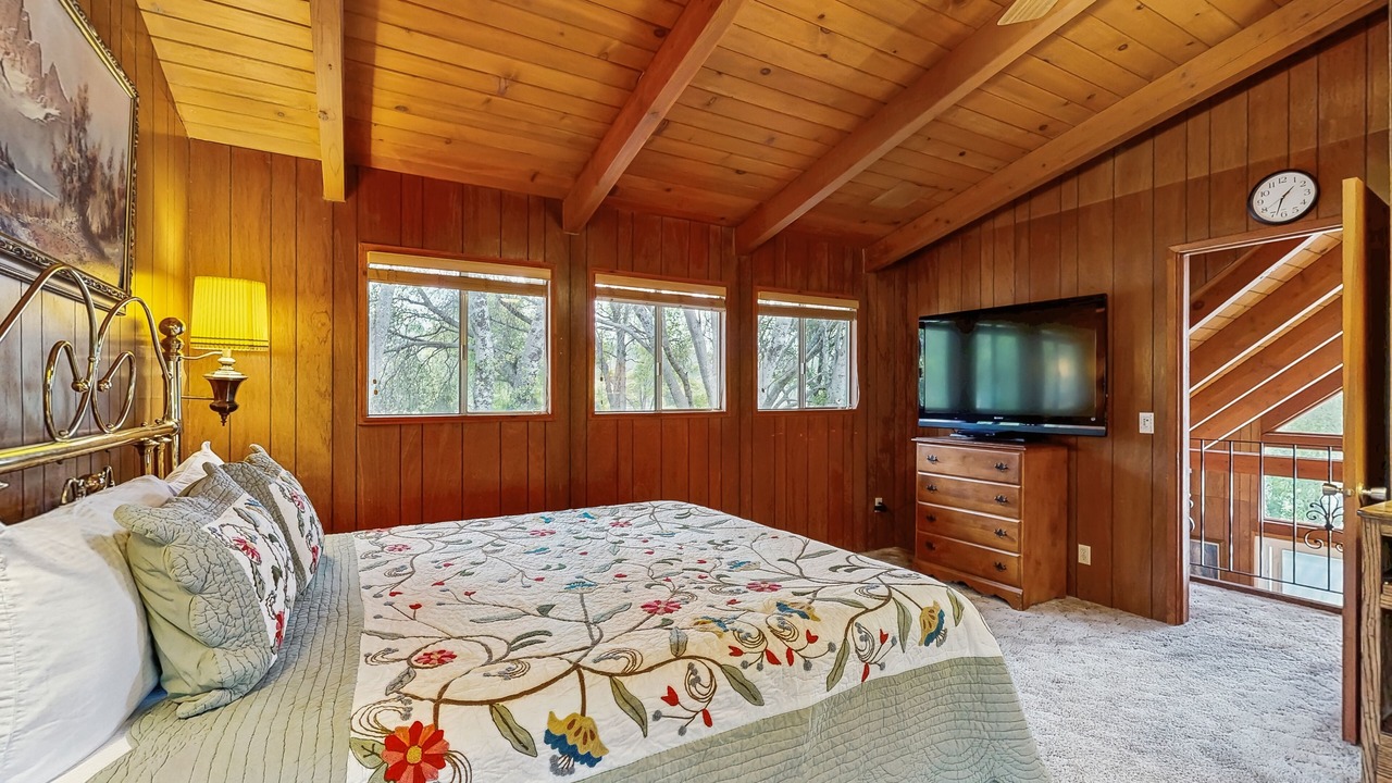 Photo of Bedroom in Groveland
