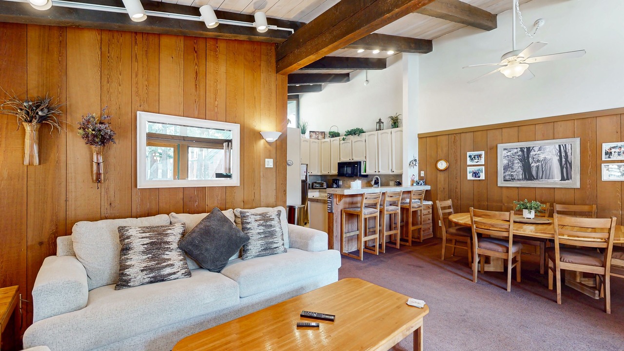 Photo of Livingroom in Mammoth Lakes