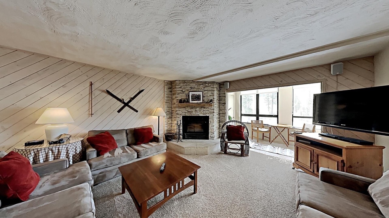 Photo of Bedroom in Mammoth Lakes