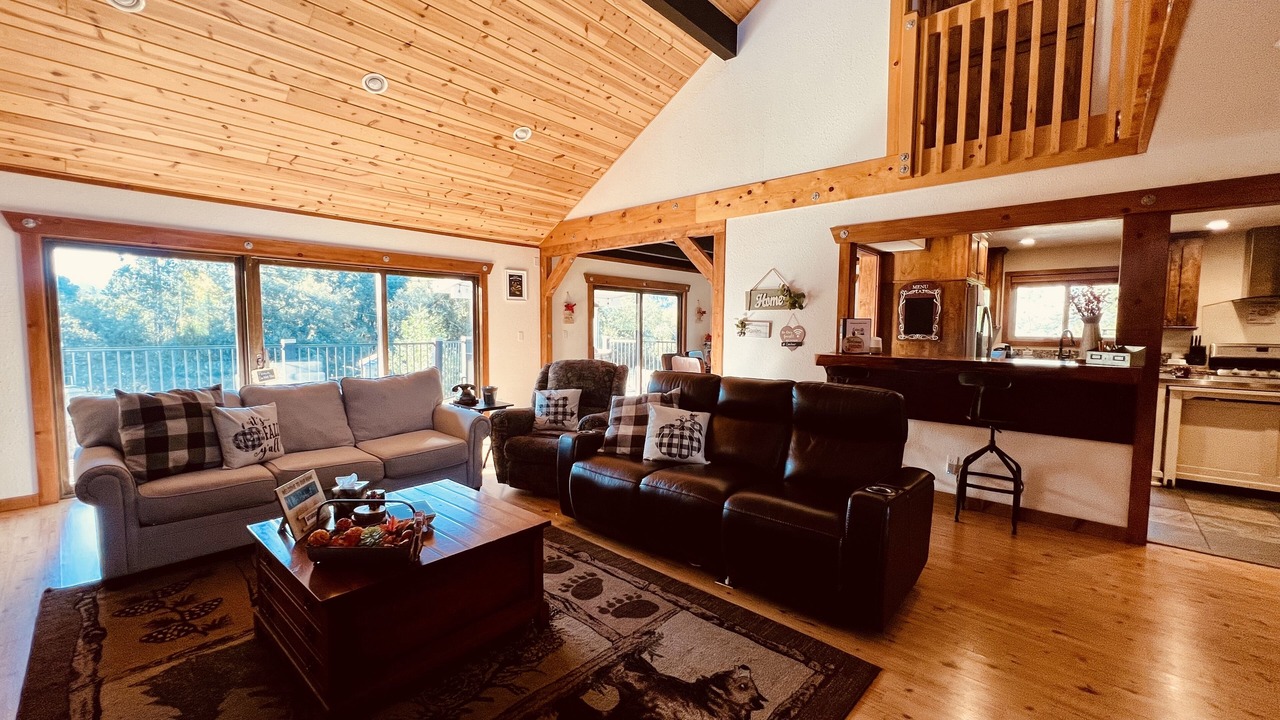 Photo of Livingroom in Oakhurst