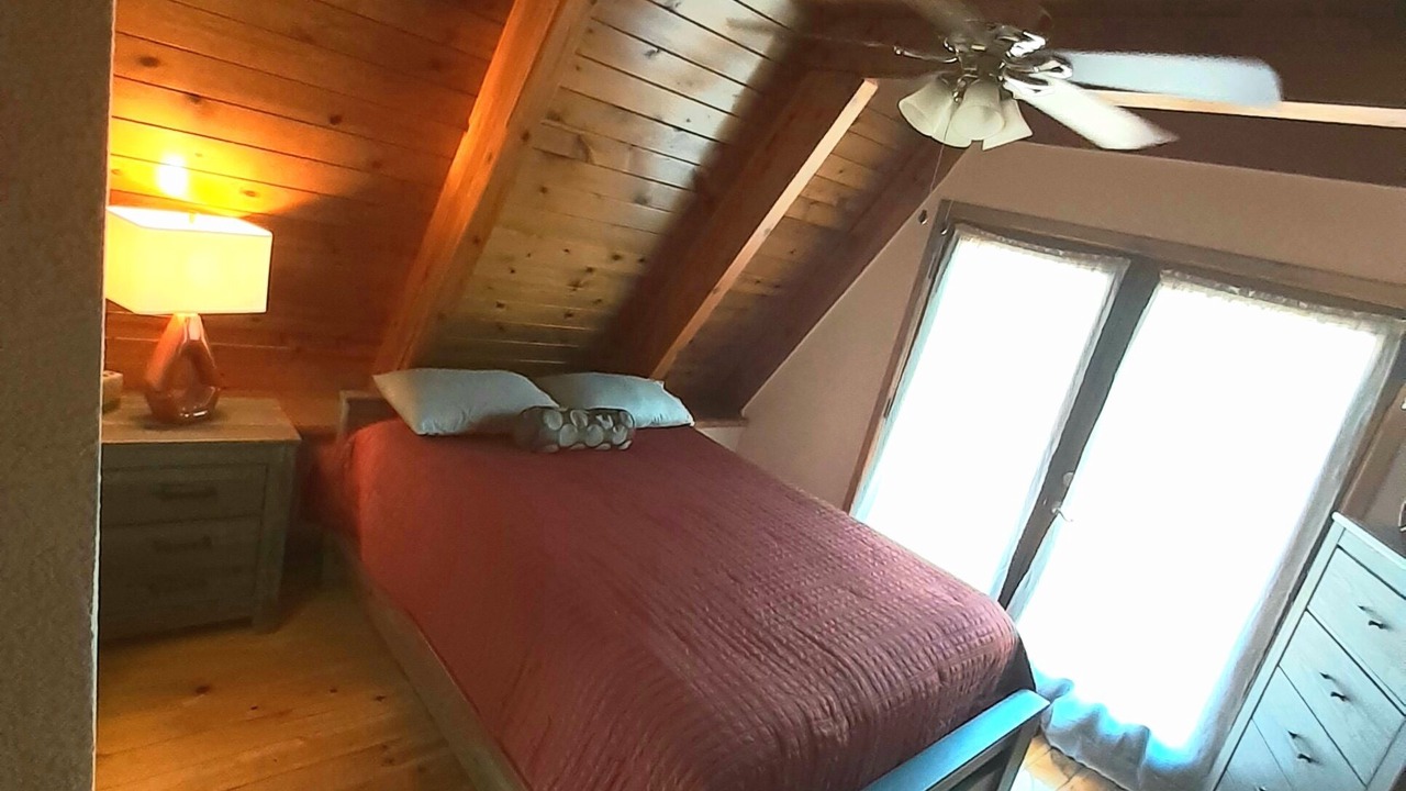 Photo of Bedroom in Pine Mountain Club