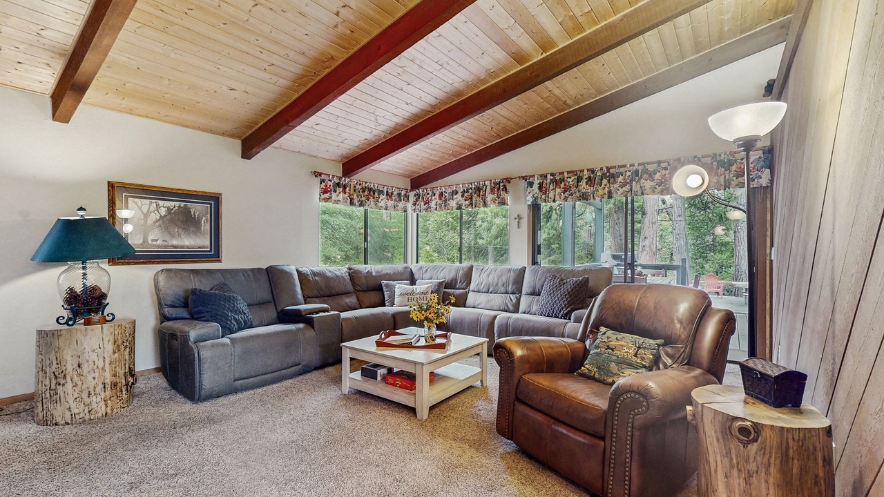 Photo of Livingroom in Sierra Cedars