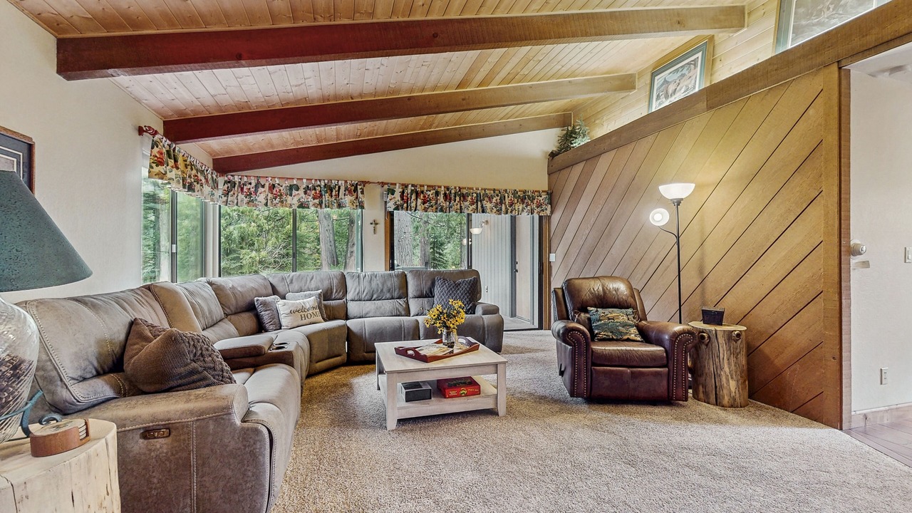 Photo of Livingroom in Sierra Cedars