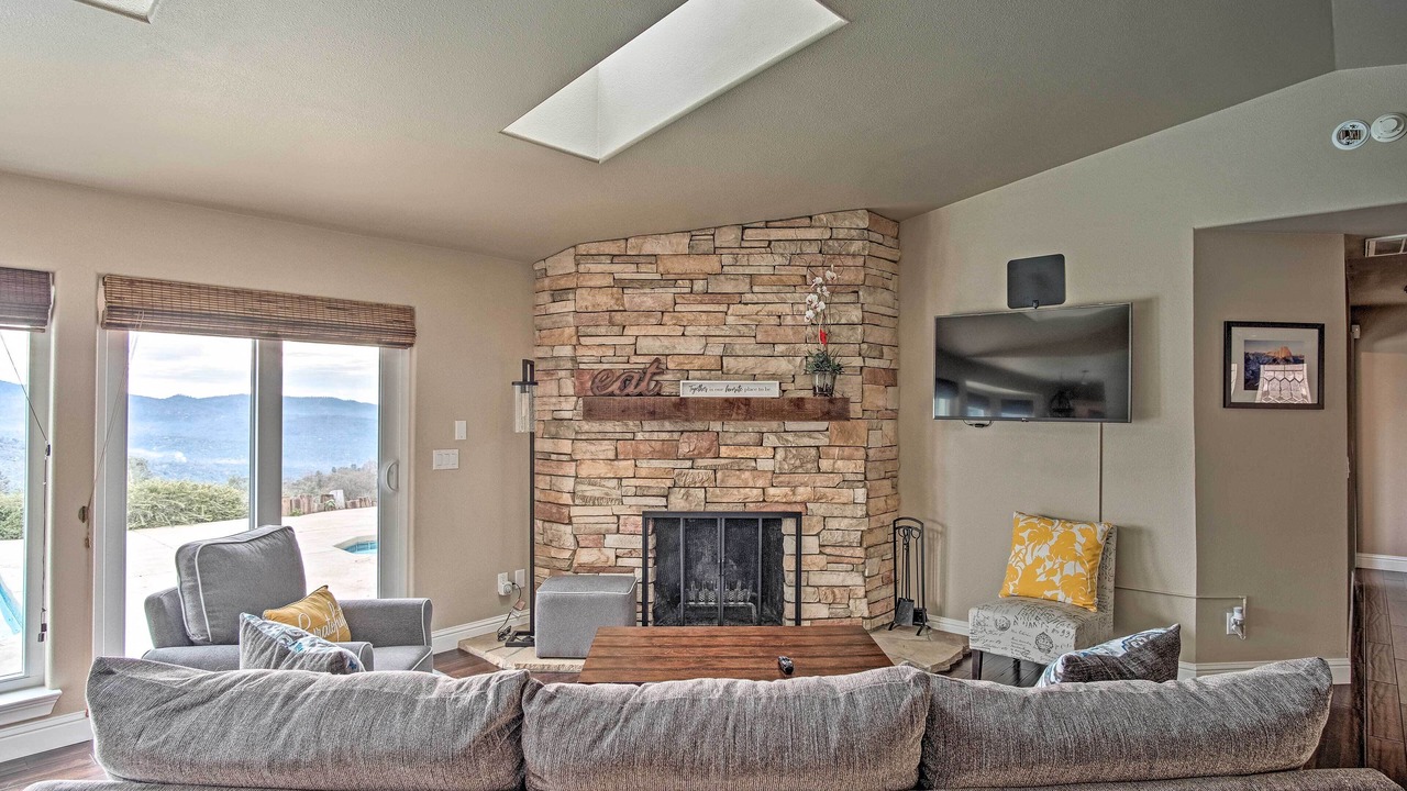 Photo of Livingroom in Oakhurst