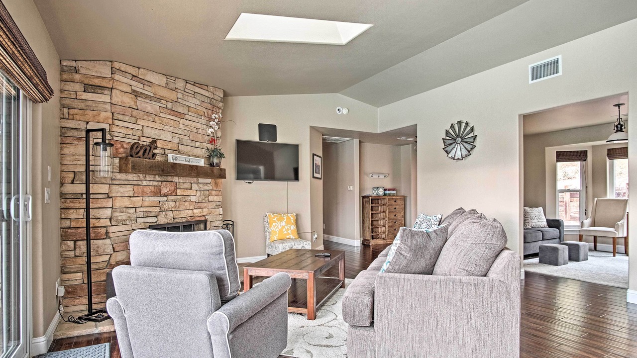 Photo of Livingroom in Oakhurst