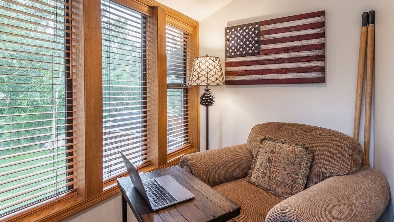Photo of Livingroom in June Lake