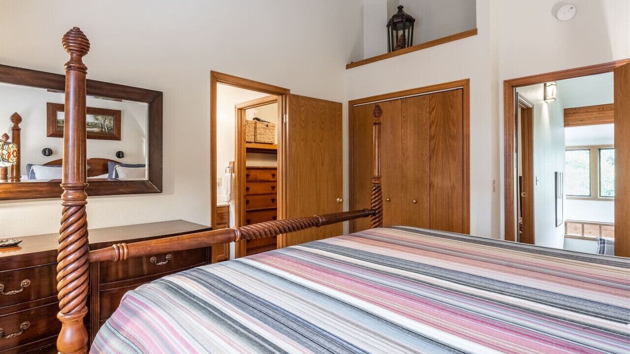 Photo of Bedroom in June Lake