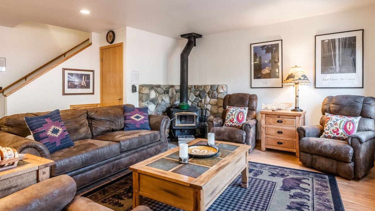 Photo of Livingroom in June Lake