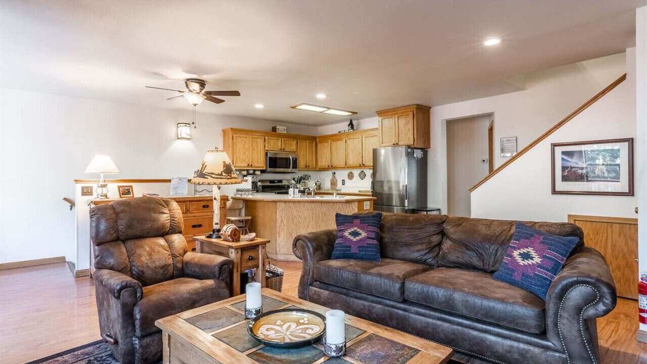 Photo of Livingroom in June Lake