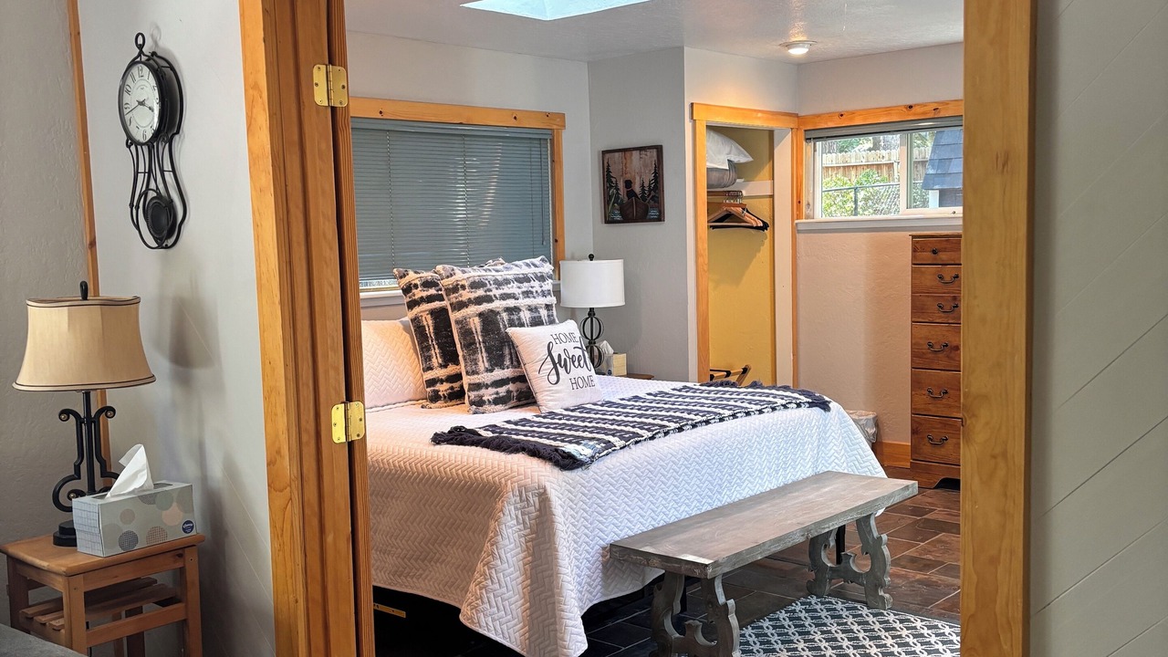 Photo of Bedroom in Country Club Estates