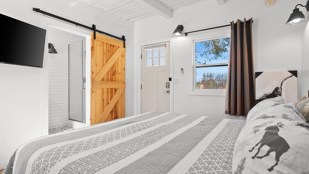 Photo of Bedroom in Walker