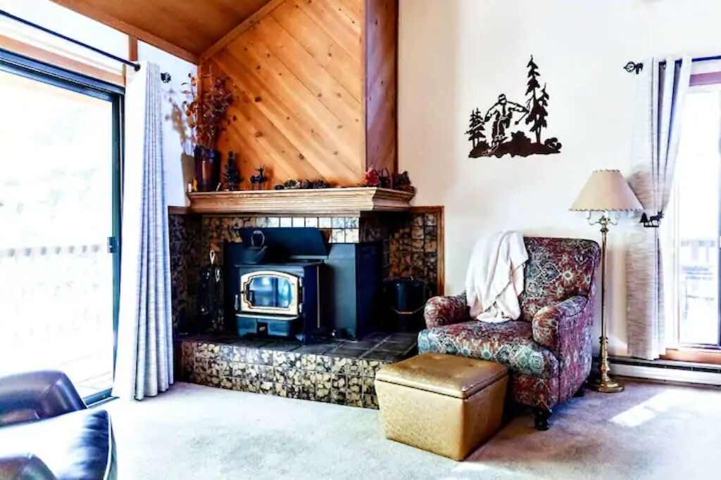 Photo of Livingroom in Shaver Lake