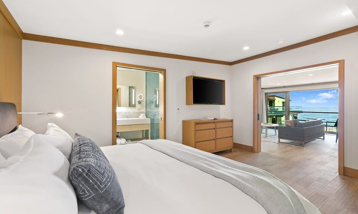 Photo of Bathroom in Eastern Malibu