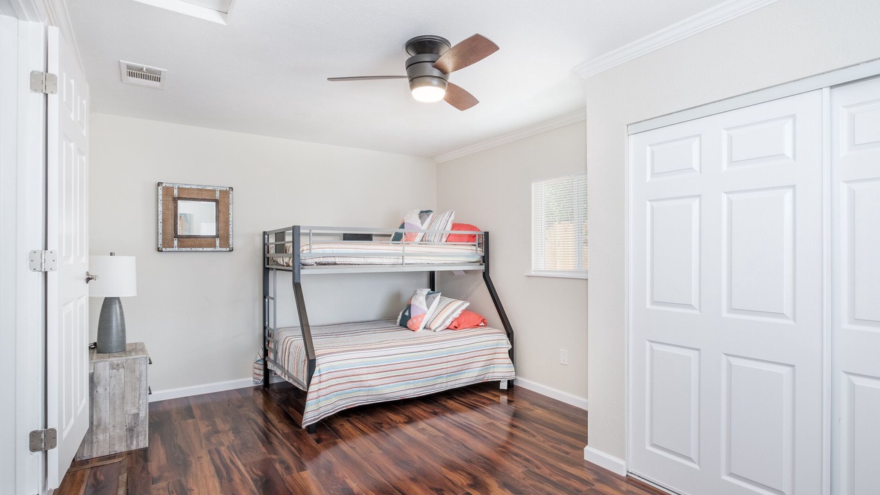 Photo of Bedroom in Raisin
