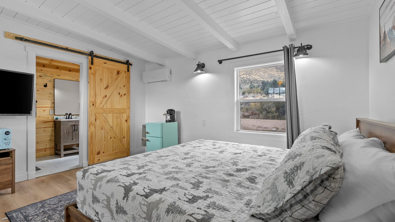 Photo of Bedroom in Walker