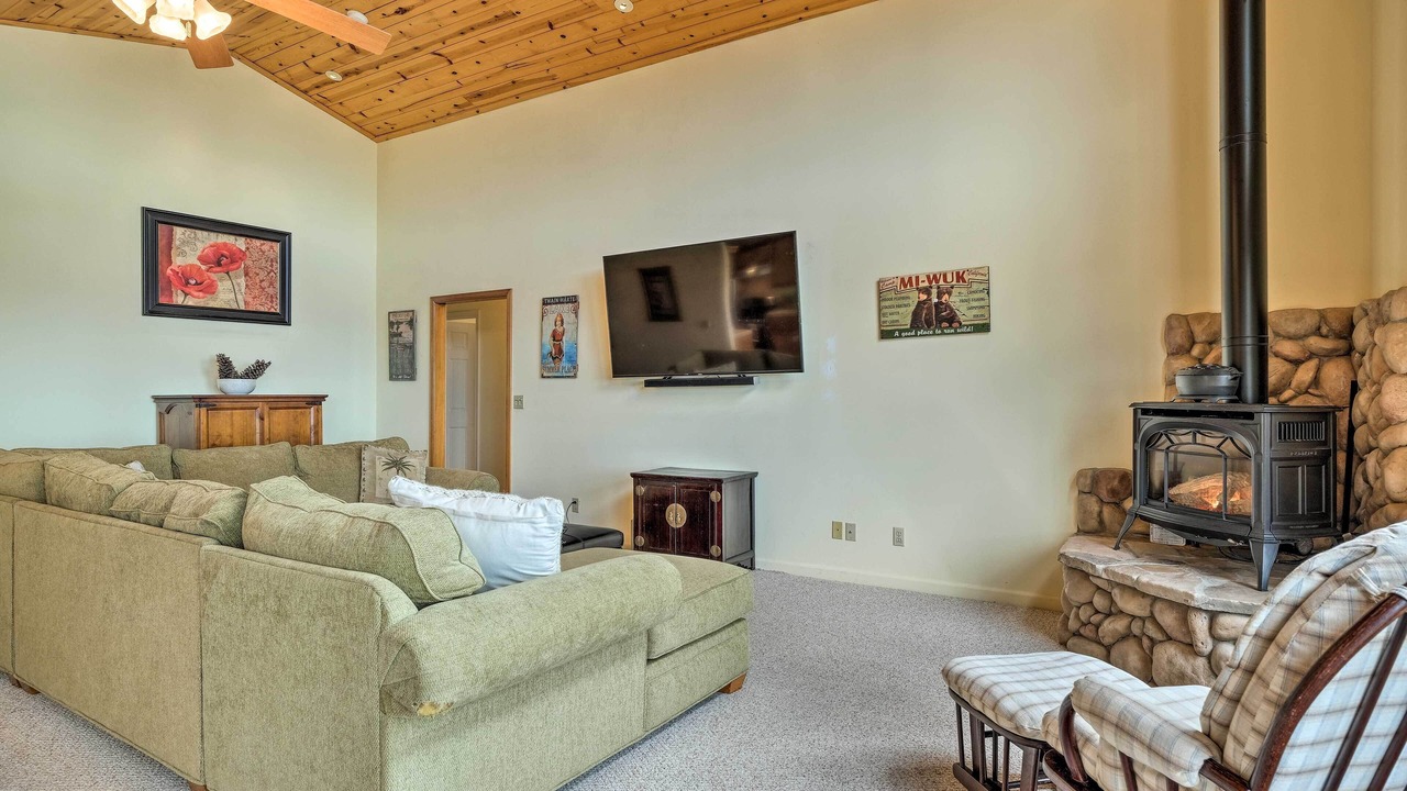 Photo of Livingroom in Mi-Wuk Village
