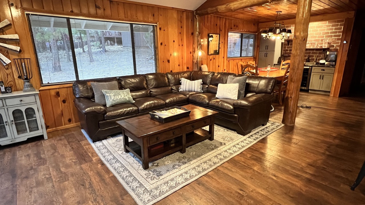 Photo of Livingroom in Bass Lake