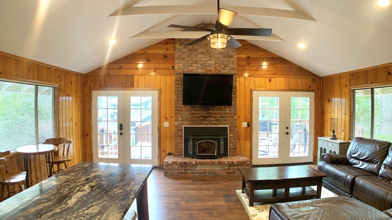 Photo of Livingroom in Bass Lake