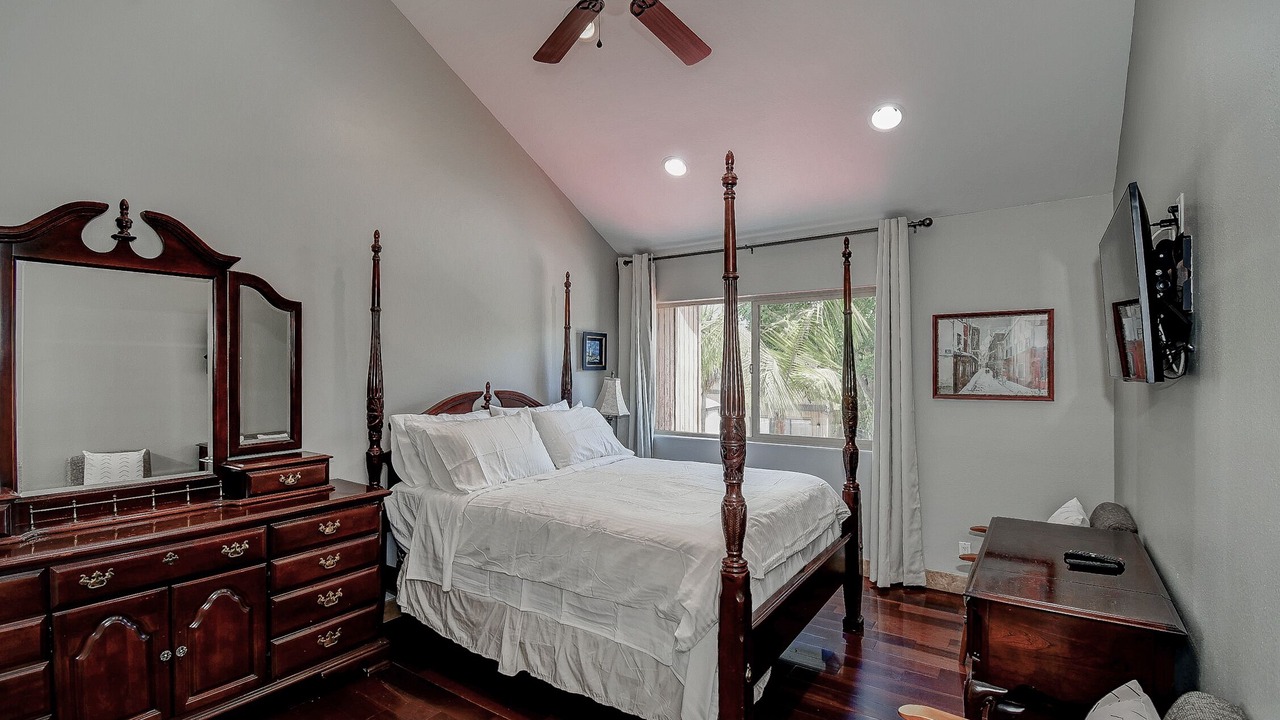 Photo of Bedroom in Hermosa Village
