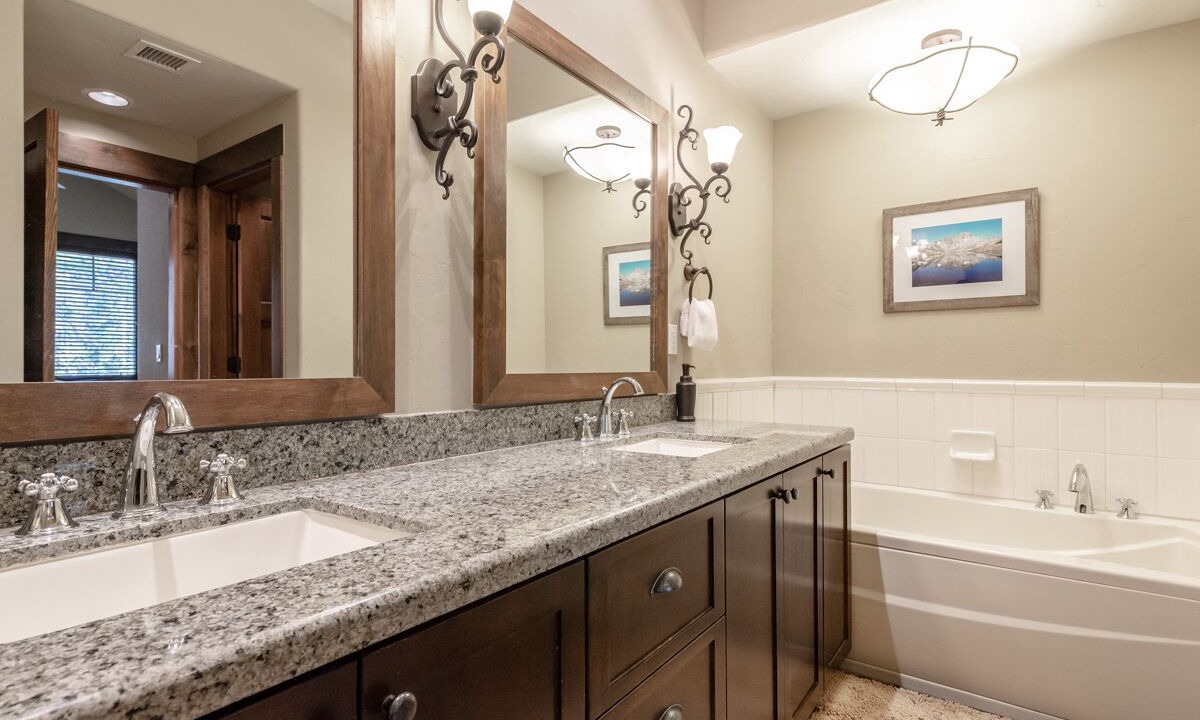 Photo of Bathroom in Woodwinds