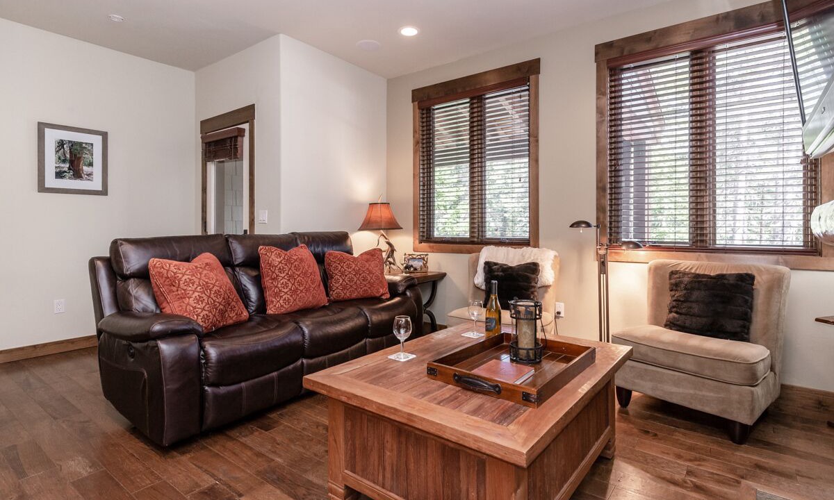 Photo of Livingroom in Woodwinds
