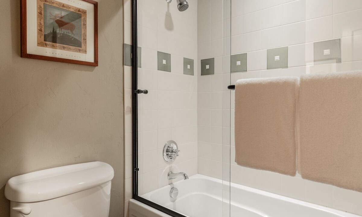 Photo of Bathroom in Woodwinds