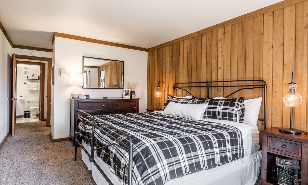 Photo of Bedroom in Mammoth Lakes
